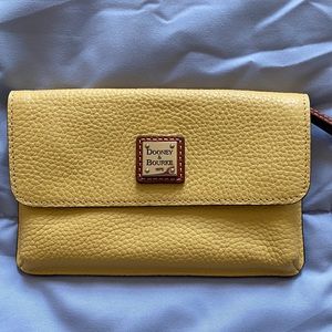 COPY - Super cute Dooney and Bourke wristlet